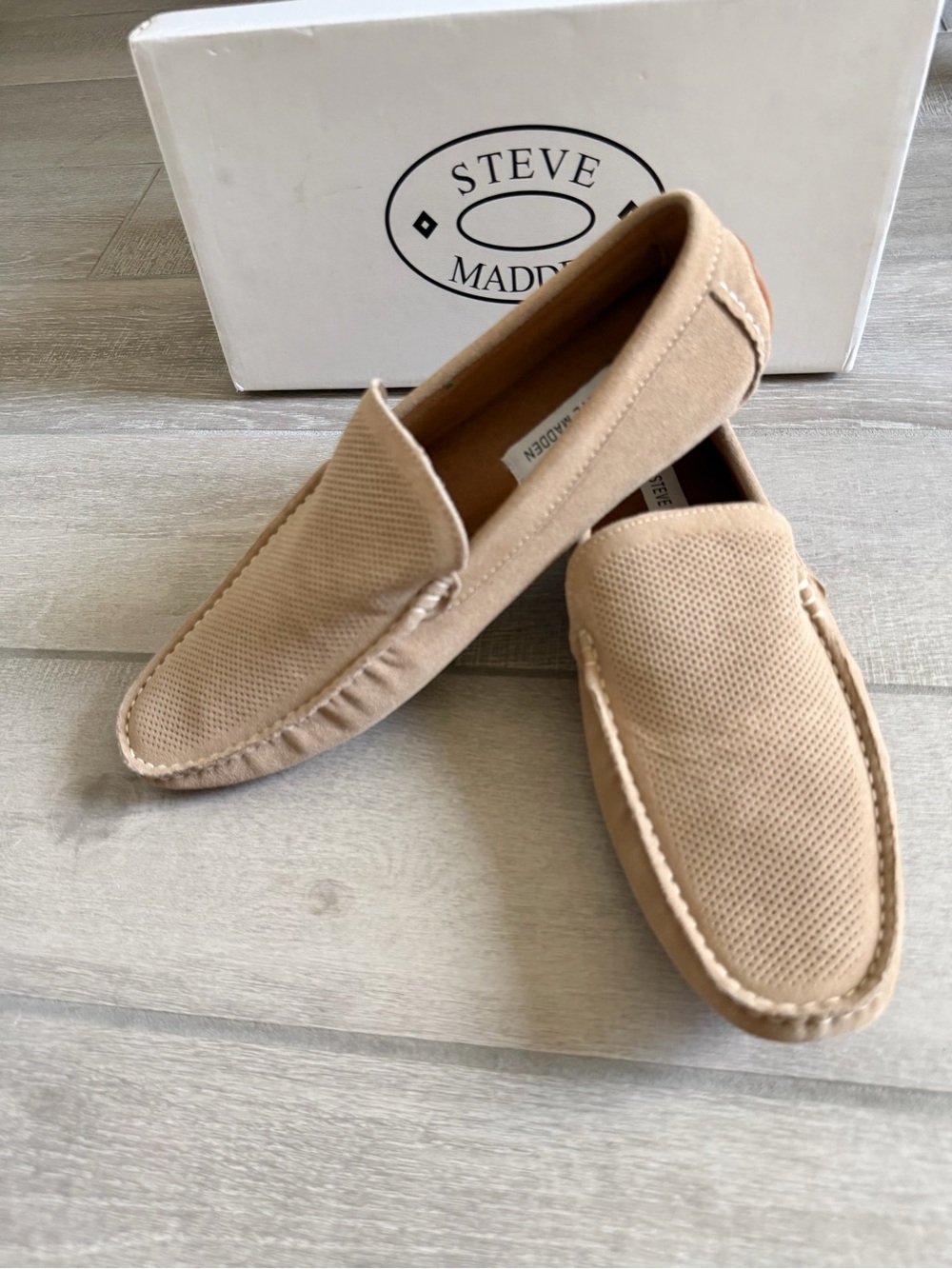 Steve Madden Beige Suede Perforated Slip-On Loafers -new in box -moccasins size - Picture 2 of 8